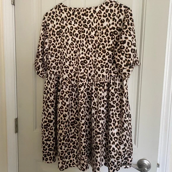Staple cheetah dress! Barely worn! Could be cover up, dressed up or dressed down - Picture 6 of 7